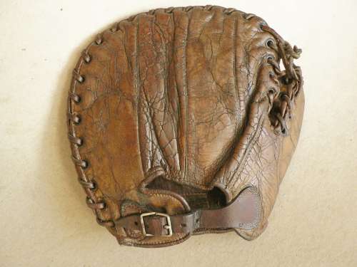 Spalding Base Mitt Back